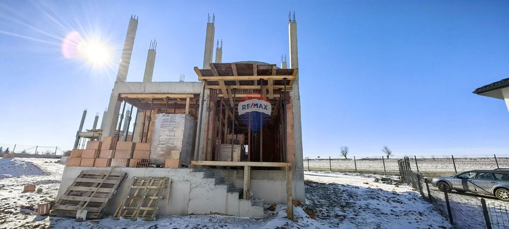 Фамилна двуетажна къща за продажба, с.Кичево, обл.Варна, ЙГ