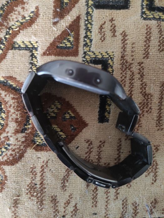 Продам электронные  часы