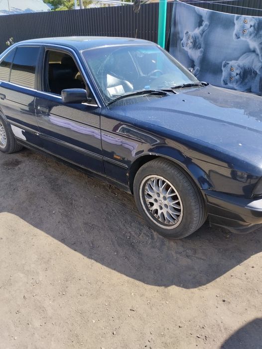 Продам машину ВМВ е 34  1994 года