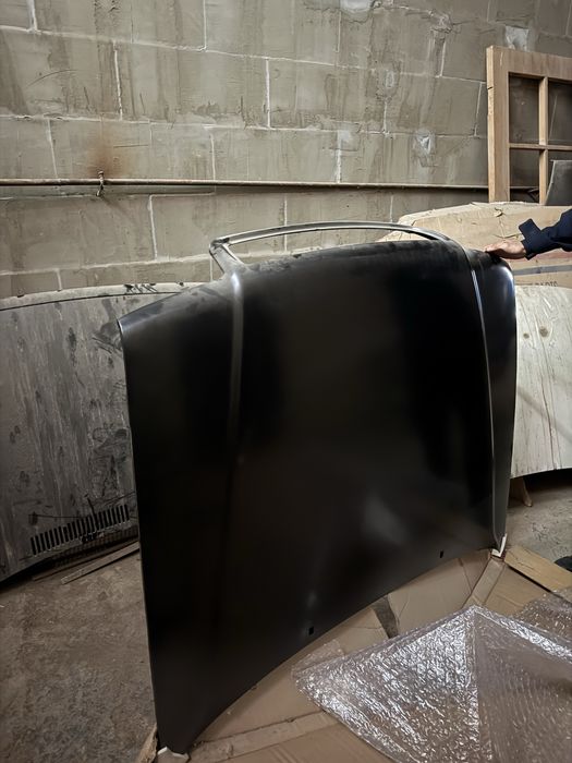 Капот Audi 80-90 в коробке