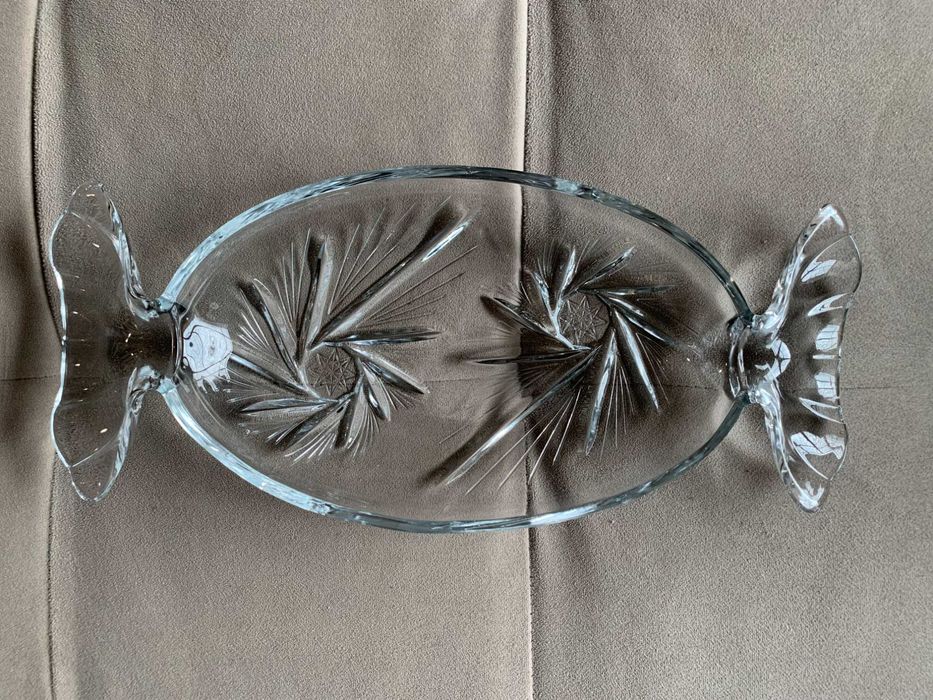 Стъклена чиния плато