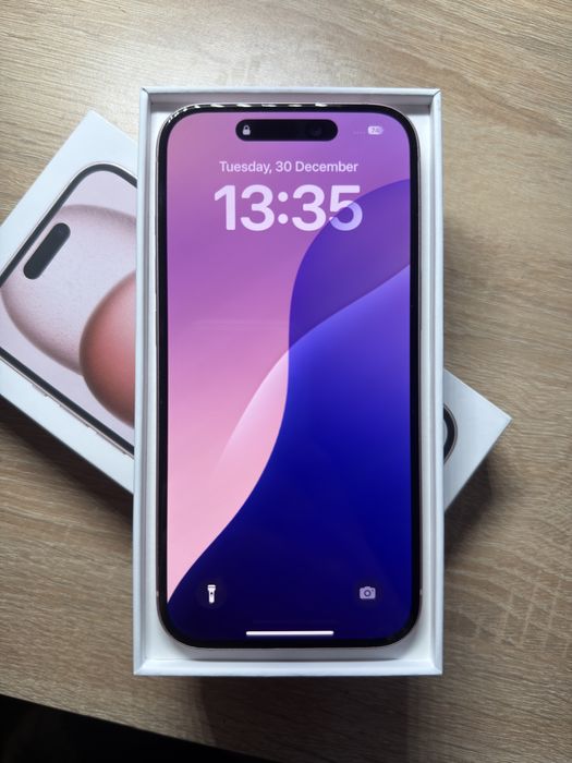 Iphone 15- розов