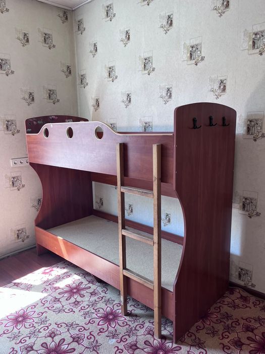 Двухъярусная кровать