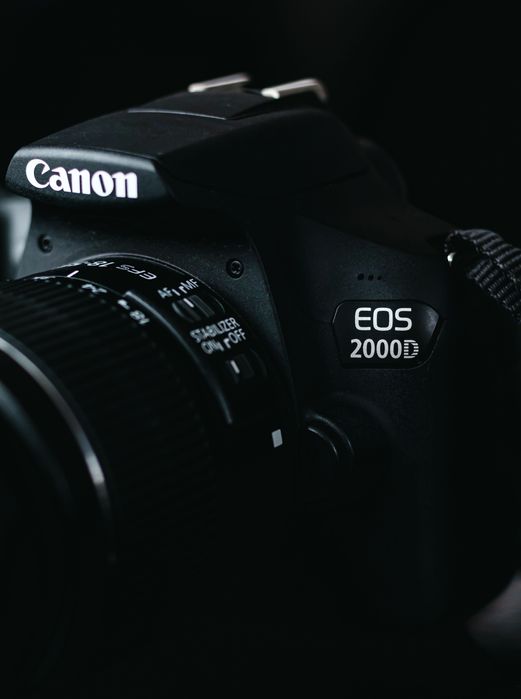 Фотоапарат Canon EOS 2000d