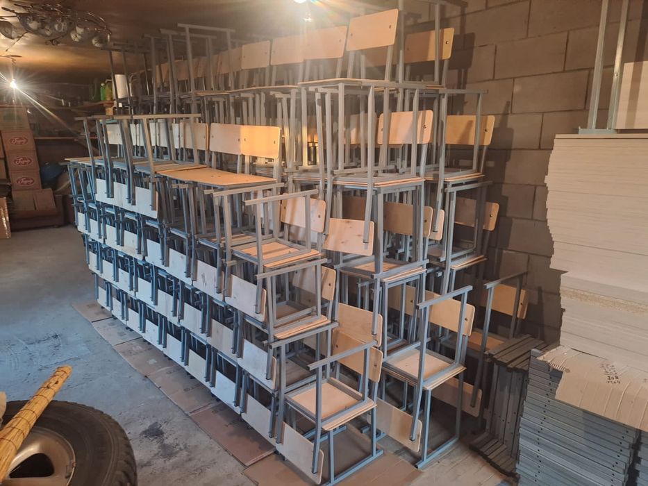 Продам школьные парты со стульями