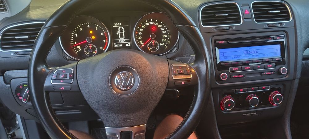 VW Golf VI 1.6 Multi-Fuel 102к.с. 2009г. (Full-Option)