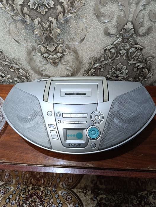Магнитофон Панасоник - радио, диск, кассетник