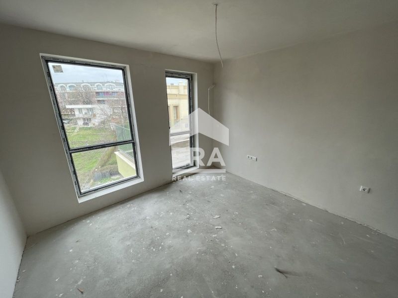 Продава се Двустаен апартамент в Варна, Виница - 47 кв.м за 2339 €/кв.м - Снимка #4
