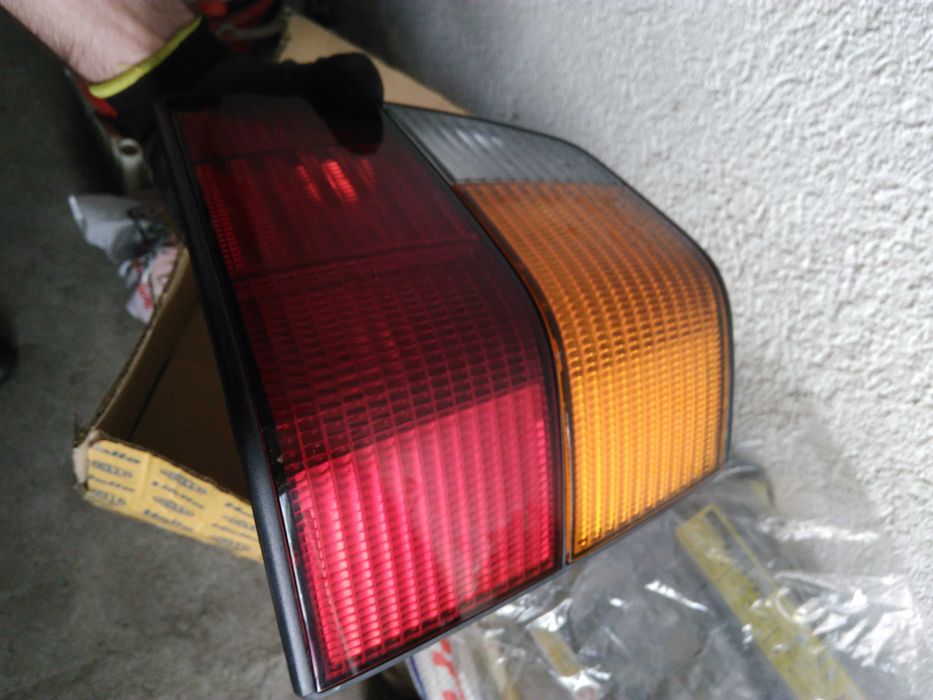 Vand doua stopuri NOI, spate (stanga + dreapta) pentru VW Golf II
