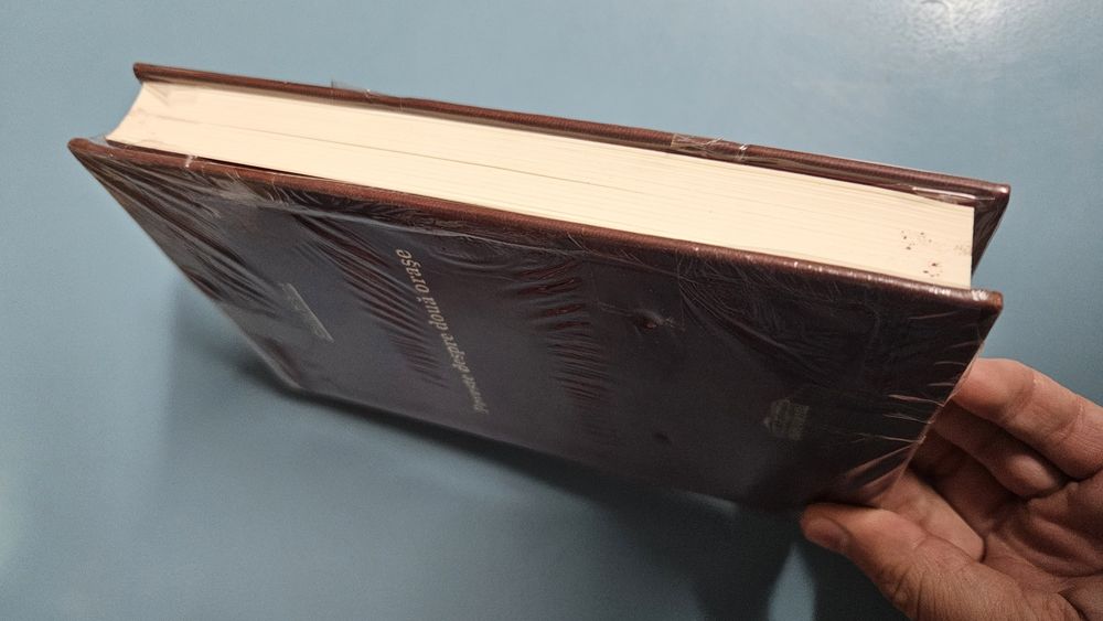 Poveste despre doua orase
Charles Dickens