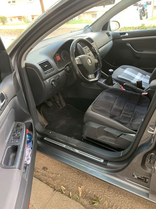 Vand golf 5 anul 2006 benzina,rezerva cauciucuri vara