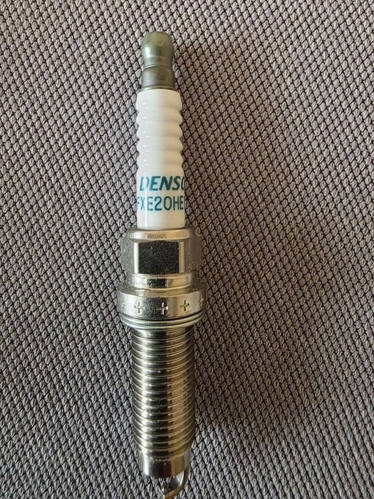 ПРОМОЦИЯ - Продавам 4броя Запалителни Свещи и Маслен филтър за Нисан