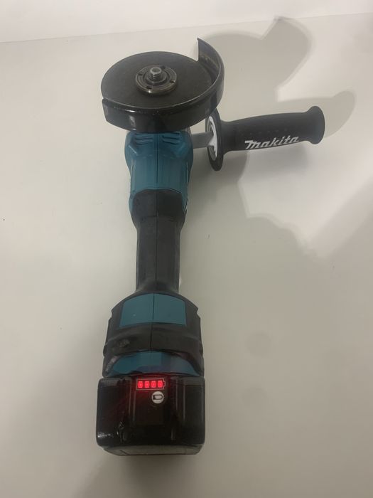 Makita DGA 506 flex