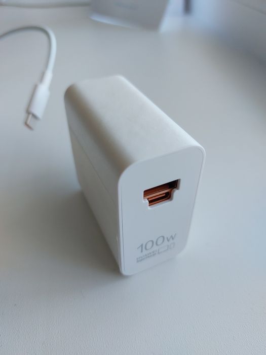 Huawei SuperCharge 100W адаптер питания