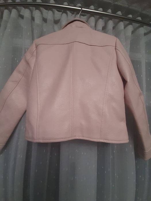 Vand 2 jachete fetita marimea 122