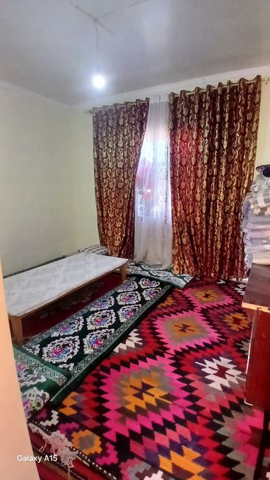 Uy, hovli-joy. Tinch osuda mahallada