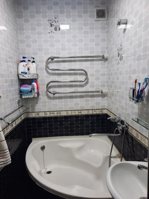 •Srochna kvartira sotiladi 4×3 balkon 2×6