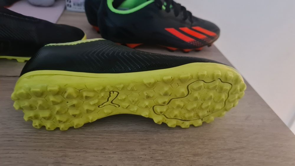 Футболни обувки-стоножки на Адидас оригинални.Номер 33