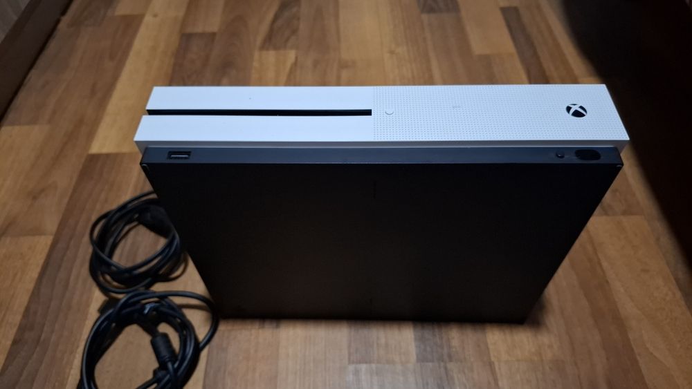 Microsoft Xbox One S