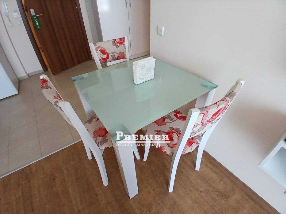 Продава се Тристаен апартамент в Свети Влас - 111000 кв.м за 3 €/кв.м - Снимка #13