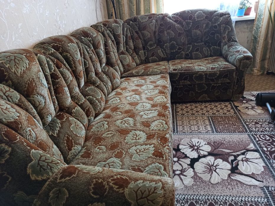 Продаётся угловой диван в отличном состоянии
