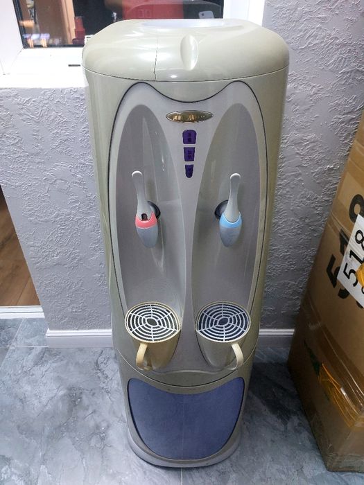 Диспансер напольный Midea