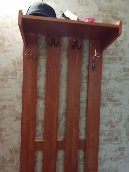 Продам вешалку для прихожки.