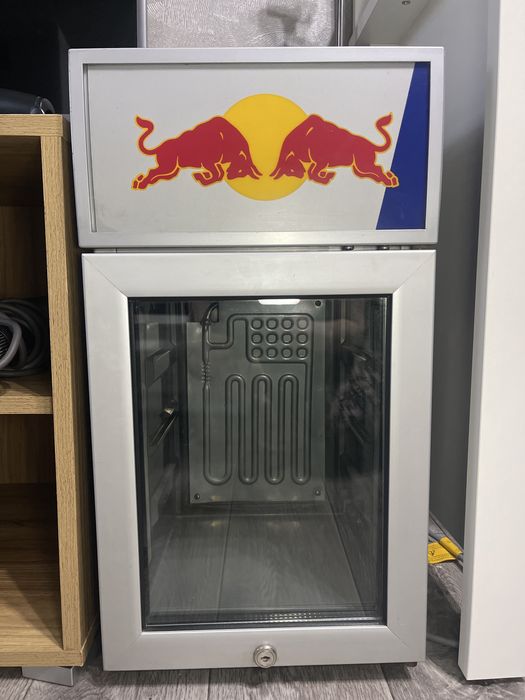 Продам RedBull холодильник