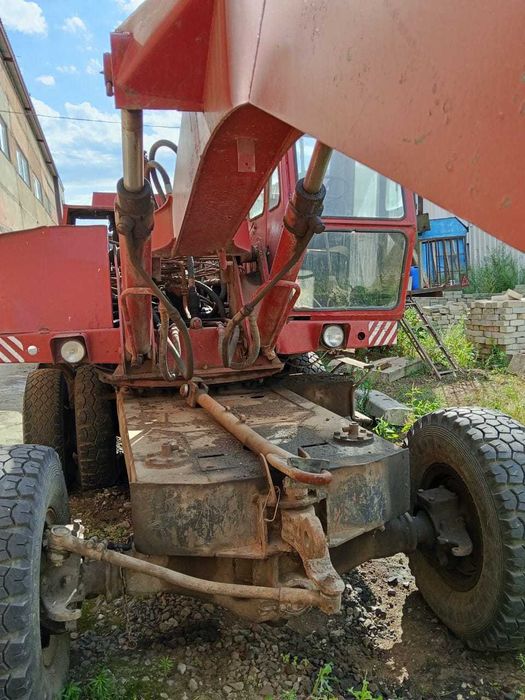 Продам колесный экскаватор ЭО-3322д.