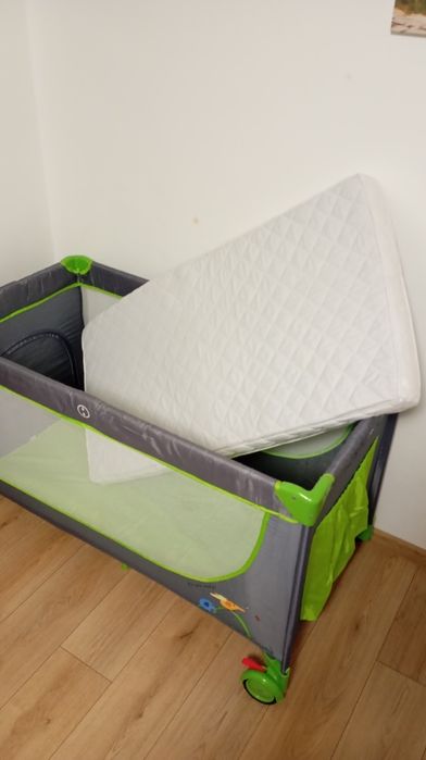 Vând pătuț pliabil și saltea