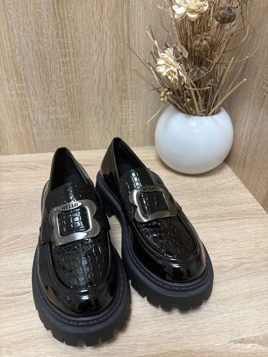 Обувки нови черни