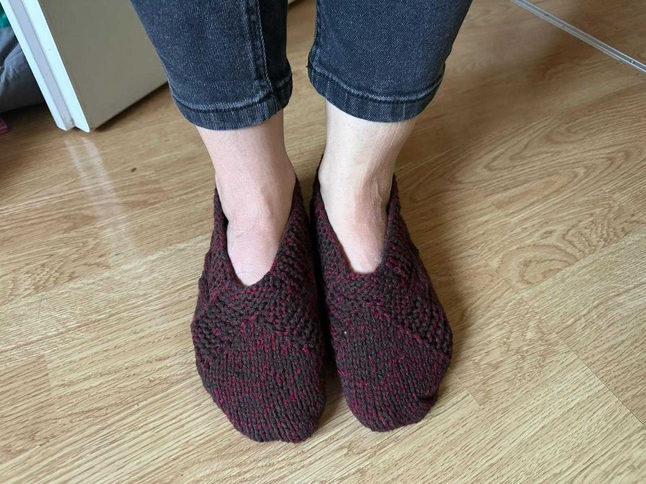 Papuci de casa tricotati crosetati manual handmade / totosi / botosei