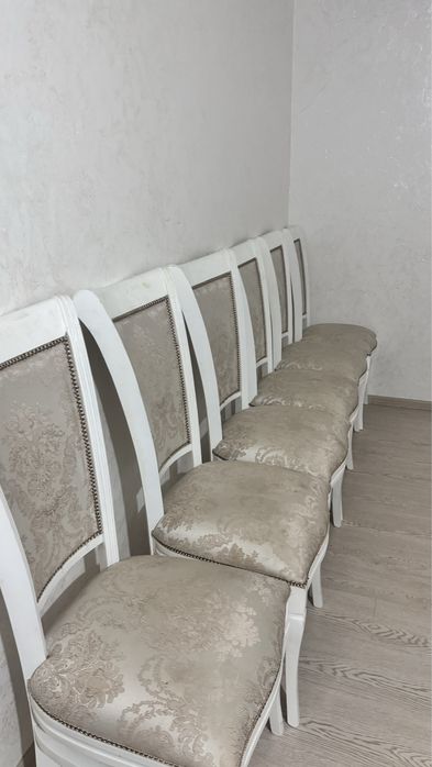 Продам Стол и стулья