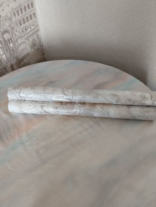 Продам три рулона обоев