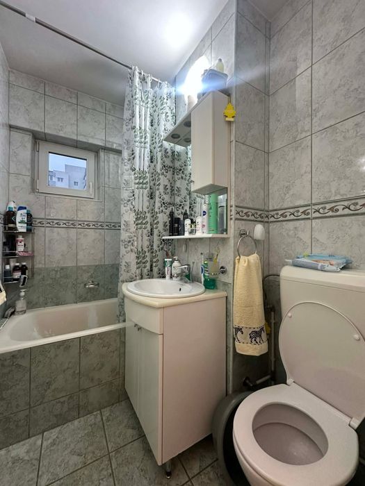 Apartament 2 camere de vânzare, semidecomandat