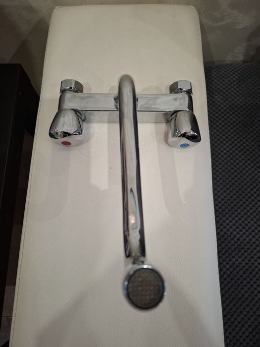 Български стенен смесител със S лебедка