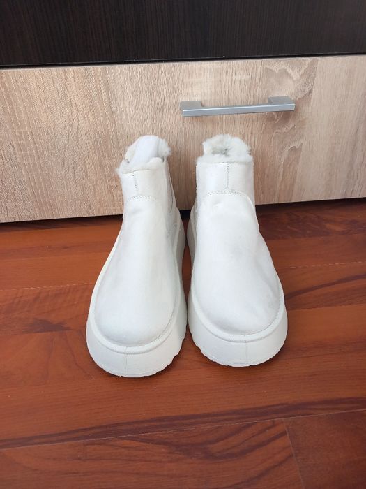 Ghete până la gleznă, noi, îmblănite