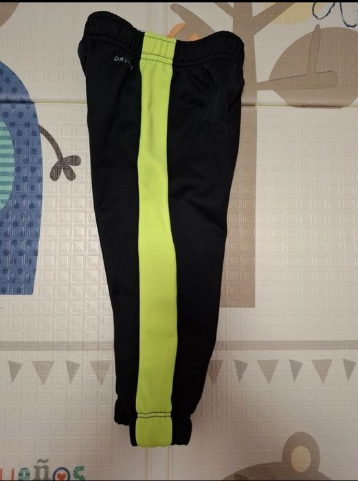 Vând pantaloni Nike 80-86