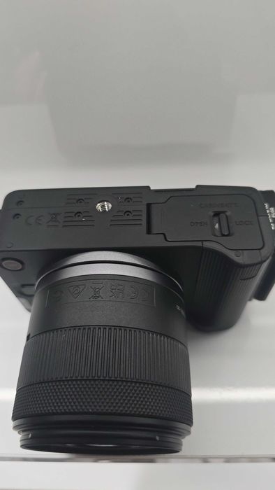 CANON EOS R50 v canon