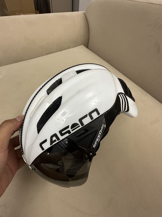 Велошлем с визором Casco