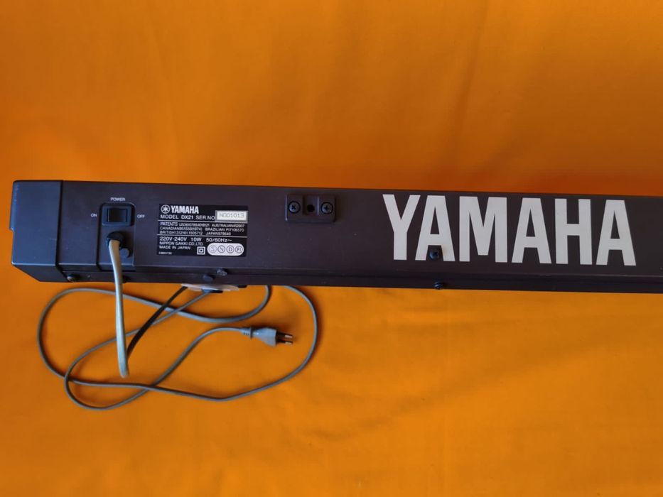 синтезатор Yamaha DX-21
