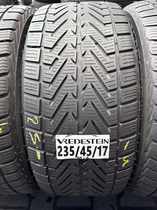 235/45/17 Vredestein M+S