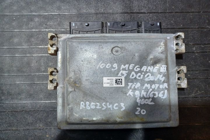 Calculator motor ECU S180153110  237104833 - 1.5 DCI K9K 636 S1801531