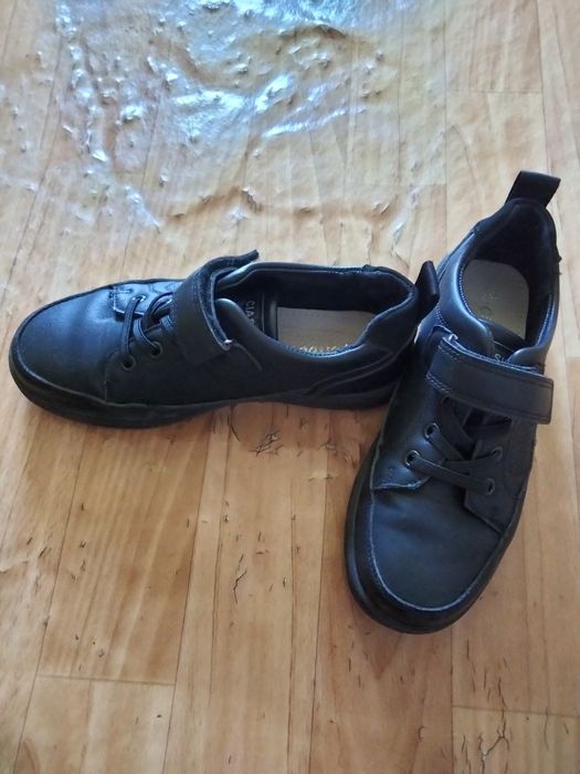 Продам туфли на мальчика