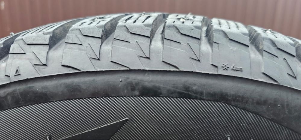 Продам зимние шины. Торг