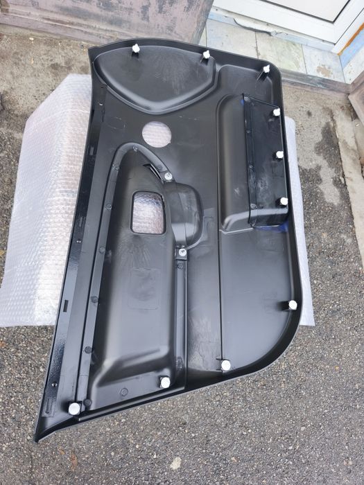 Обшивки дверей BMW E36 новые