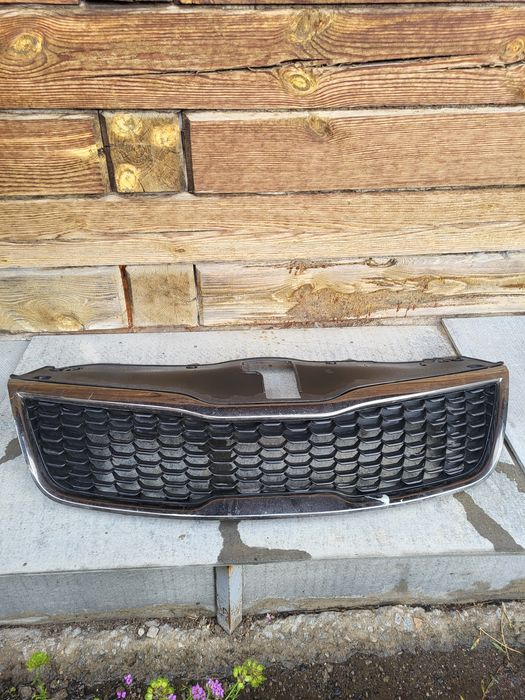 Продам решётку радиатора на Кия Рио