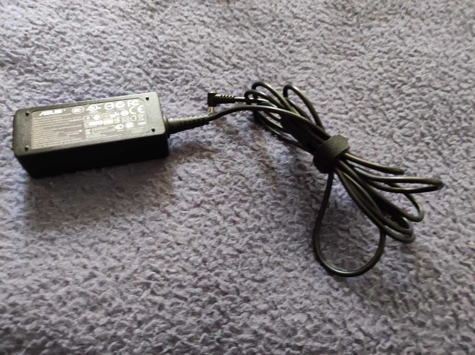 Incarcatoare laptop, diferite marci