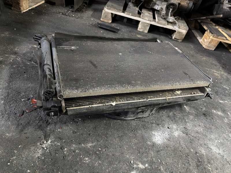 Основной радиатор Genesis G80 2016