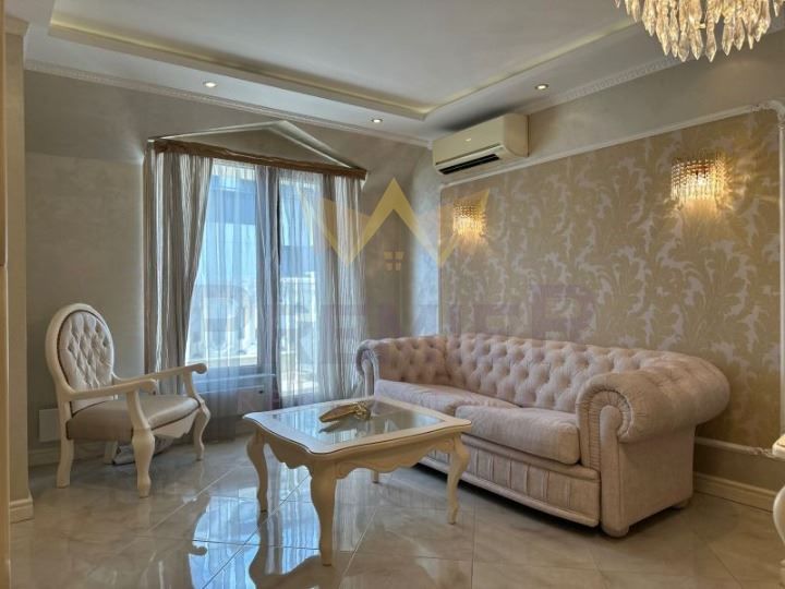 Дава се под наем Двустаен апартамент в Варна, Център - 70 кв.м за 1200 € - Снимка #4